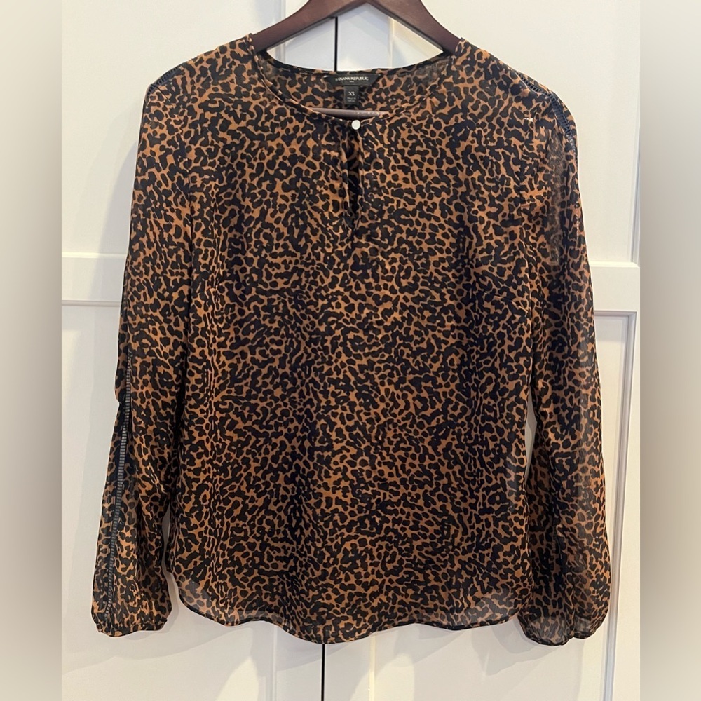 Banana Republic Women's Leopard print Blouse Sz. XS brown